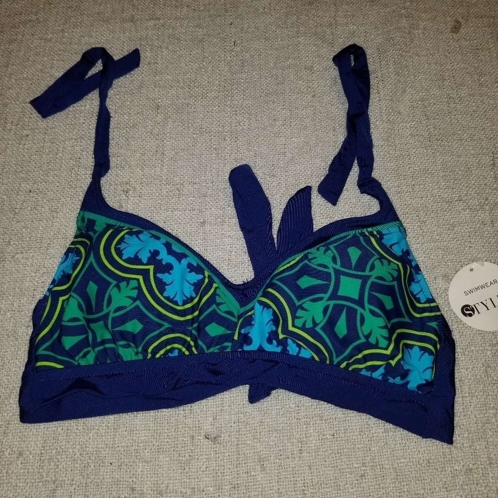 NWT bikini top by Stylus